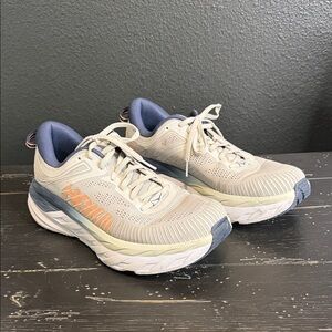 Hoka Bondi 7 Women’s gray and blue running shoes 9.5